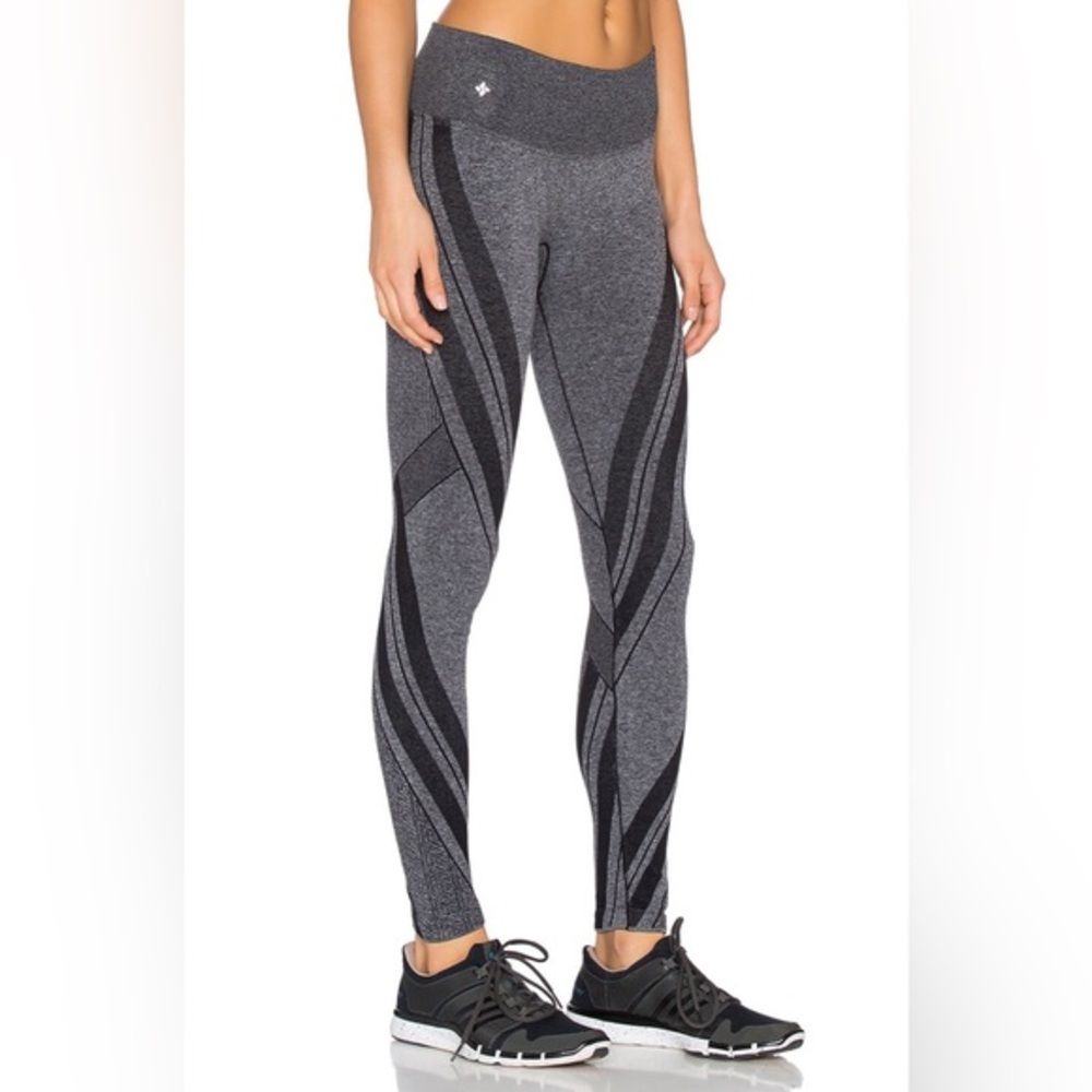 Like NEW!  Pure Barre grey/black textured leggings, L